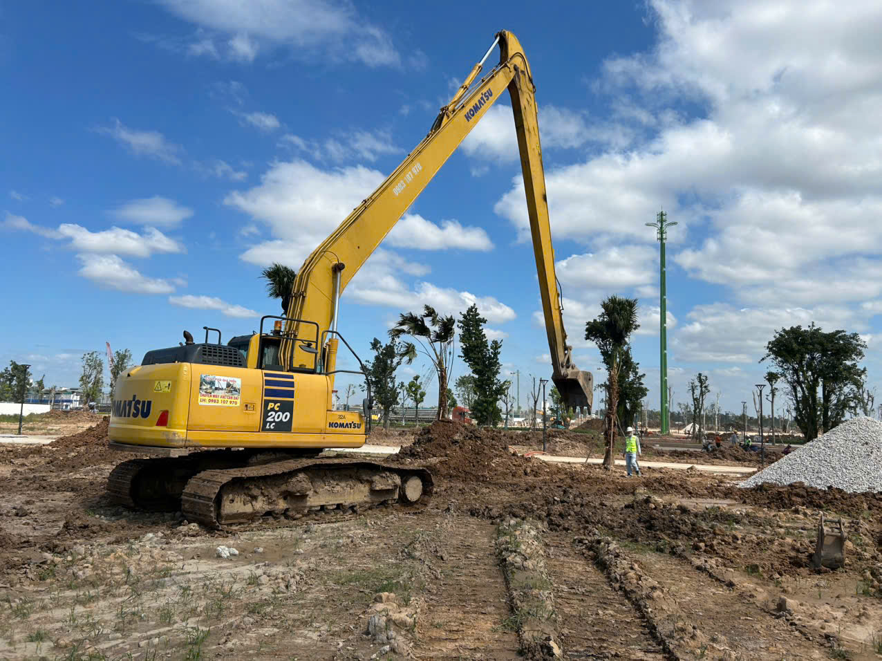 Báo giá thuê máy xúc tại Vinhomes Đan Phượng Hà Nội