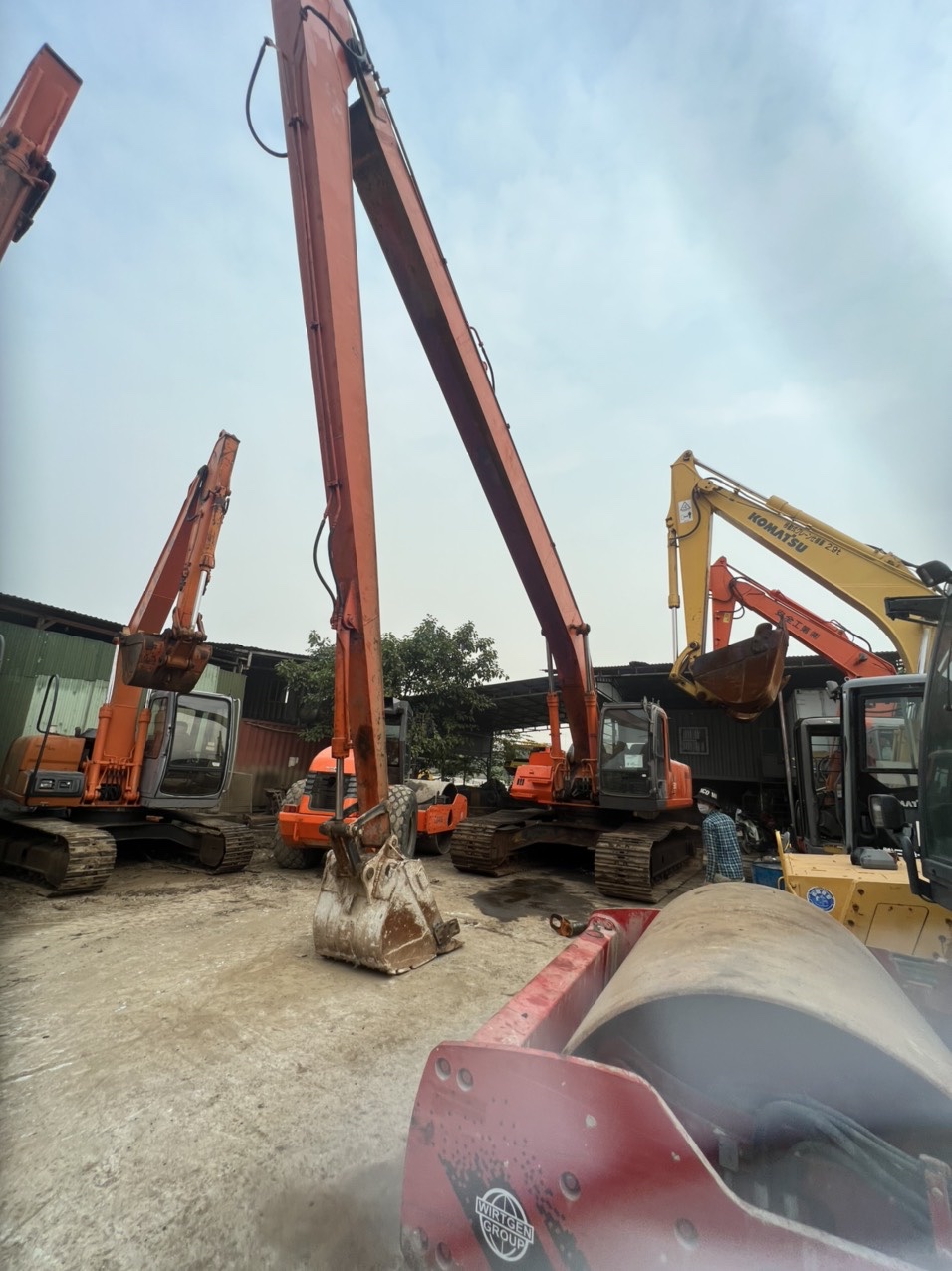 Máy xúc cần dài bánh xích HITACHI ZX330LC