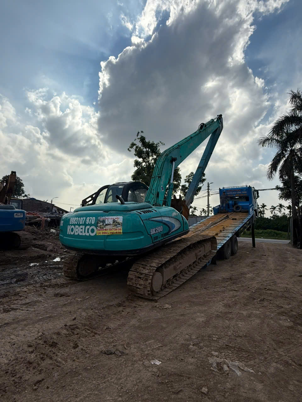 Máy xúc Gia Hiển Đồng hành cùng dự án Công trường sản xuất pin của VinFast