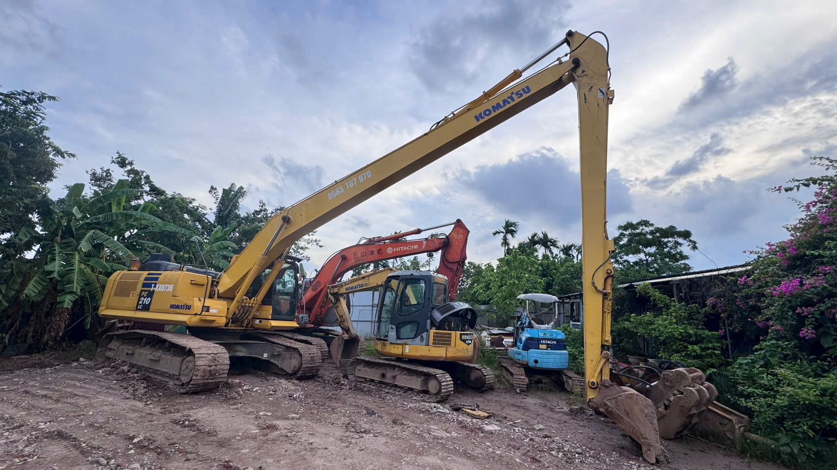 Gia Hiển cho thuê máy xúc cần dài tại Sân Golf Lương Sơn Hoà Bình