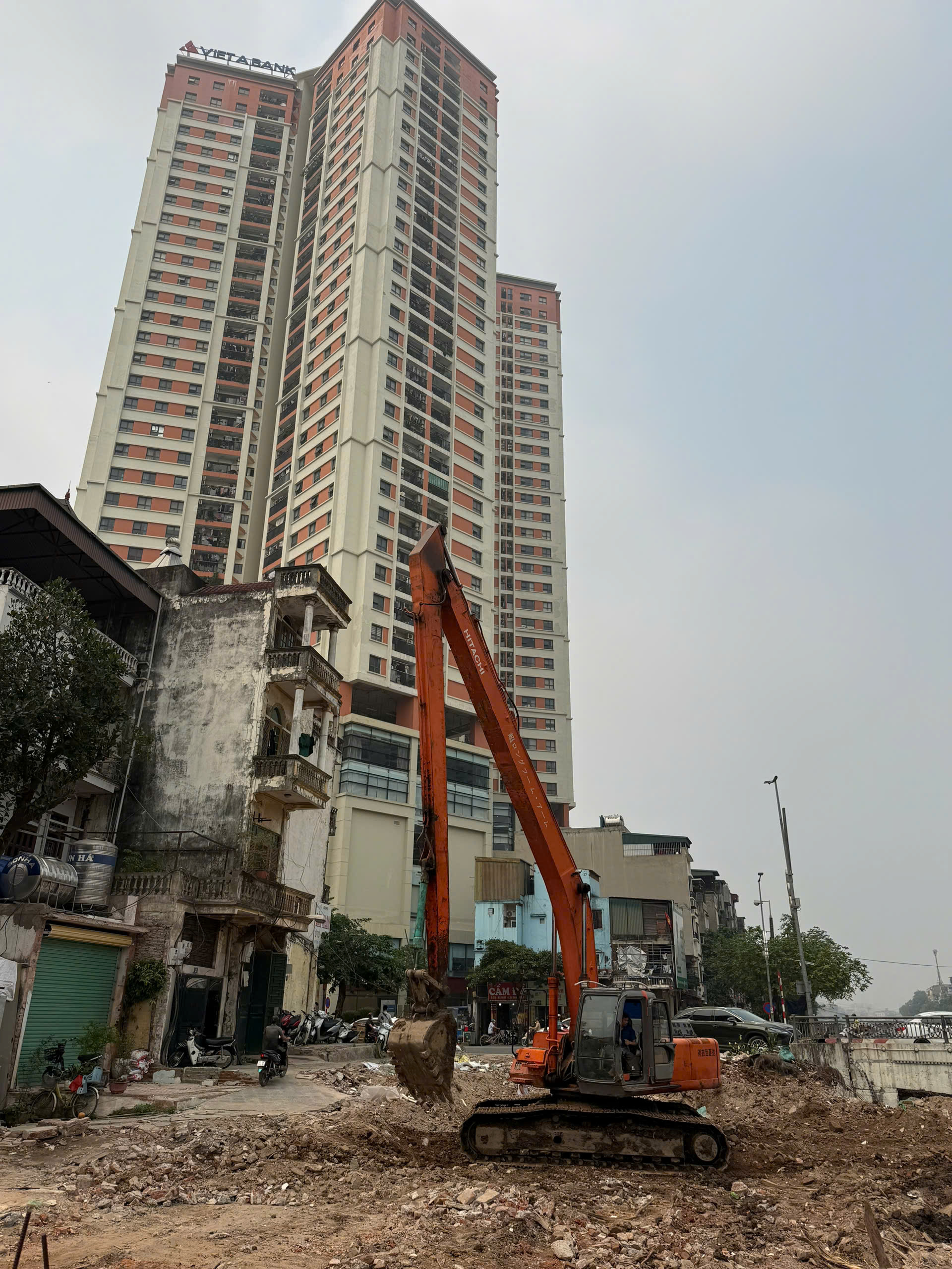 cho thuê máy xúc cải tạo cống xả Cầu Am - Hà Đông -Hà Nội