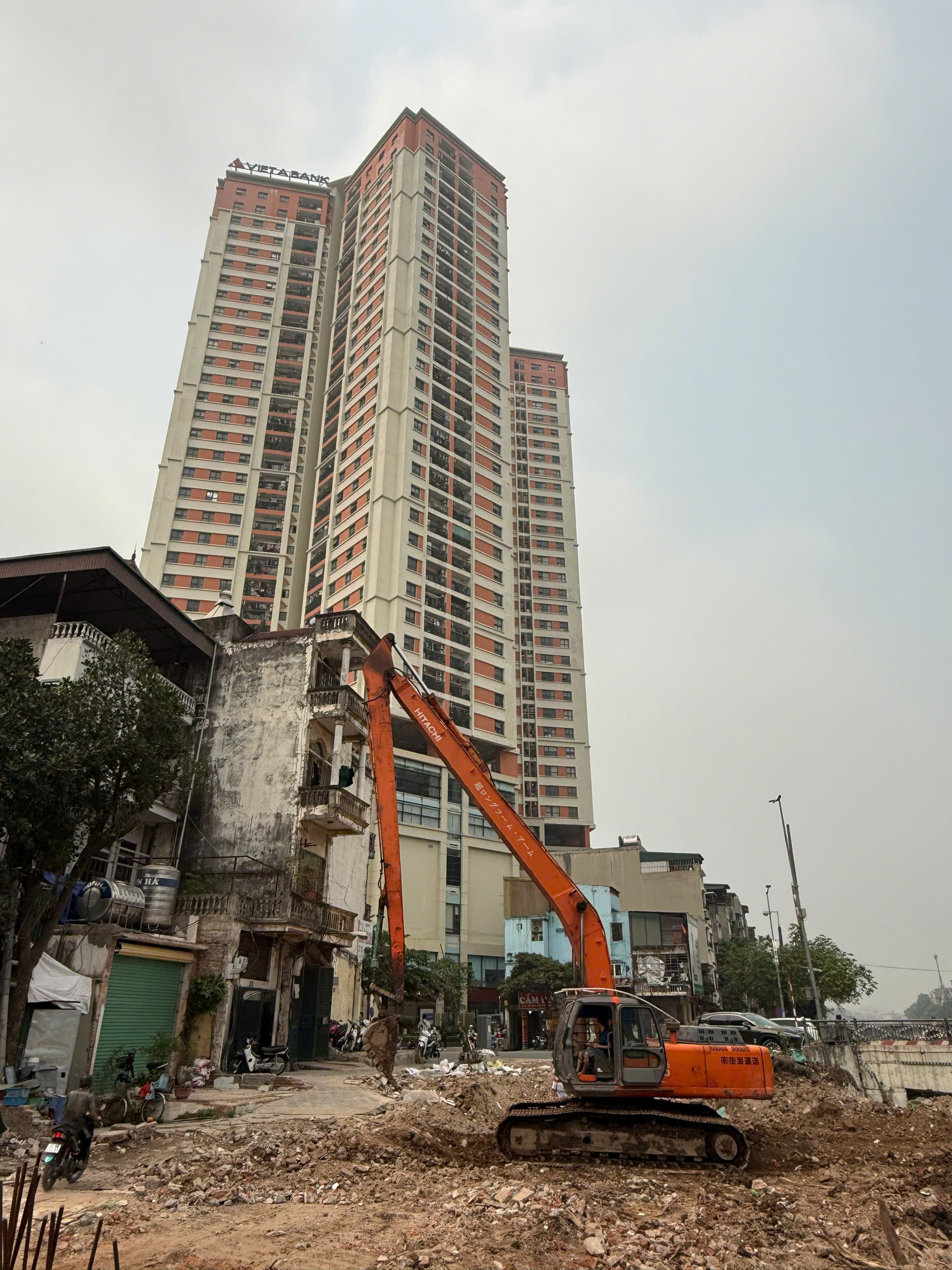 cho thuê máy xúc cải tạo cống xả Cầu Am - Hà Đông -Hà Nội